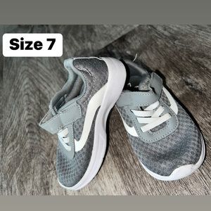 Toddler shoes size 7